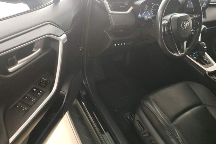 Used Toyota Wildlander 2023 2.0L CVT Two-Wheel Drive Luxury PLUS Edition Driver Seat