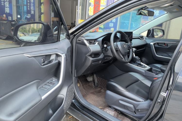 Used Toyota Wildlander 2023 2.0L CVT Two-Wheel Drive Leading Edition Driver Seat