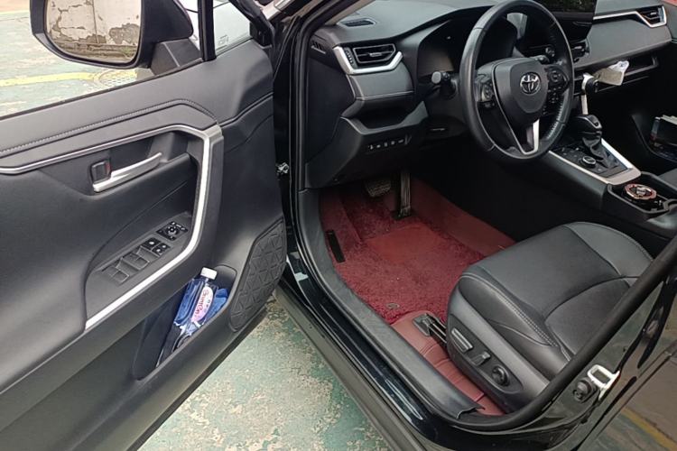 Used Toyota Wildlander 2023 Dual-Motor 2.5L E-CVT Two-Wheel Drive Prestige Edition Driver Seat