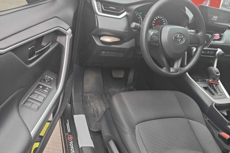 Used Toyota Wildlander 2023 2.0L CVT Two-Wheel Drive Leading Edition Driver Seat