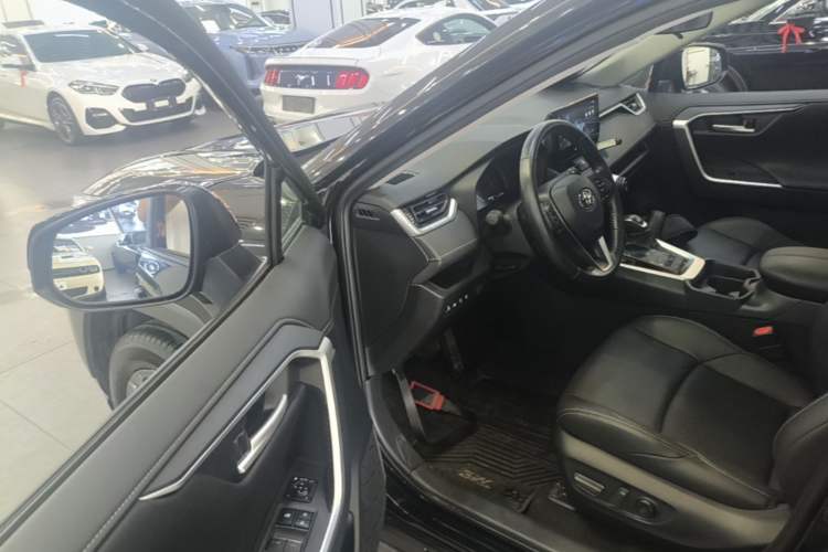 Used Toyota Wildlander 2023 2.0L CVT Two-Wheel Drive Luxury PLUS Edition Driver Seat