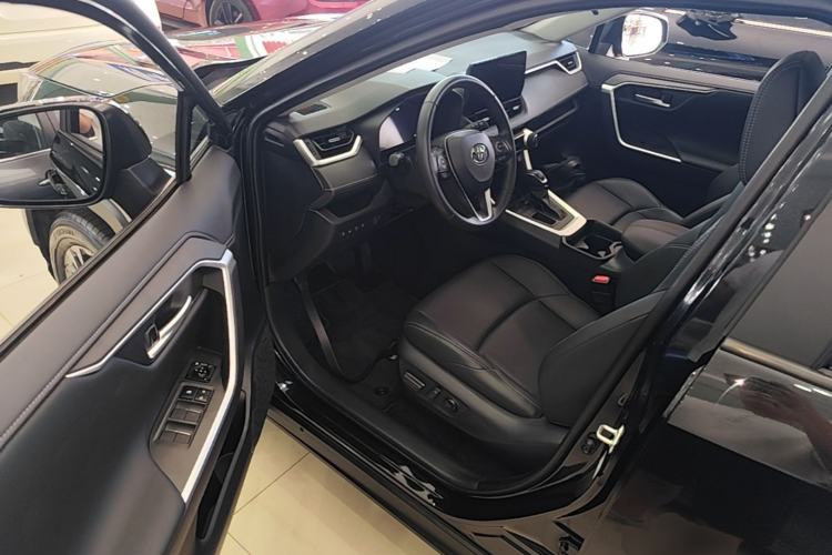 Used Toyota Wildlander 2023 2.0L CVT Two-Wheel Drive Luxury PLUS Edition Driver Seat
