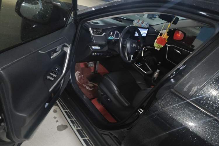Used Toyota Wildlander 2023 2.0L CVT Two-Wheel Drive Luxury PLUS Edition Driver Seat