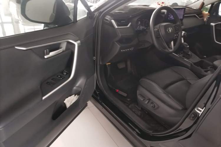 Used Toyota Wildlander 2023 2.0L CVT Two-Wheel Drive Prestige Version Driver Seat