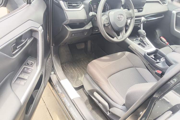 Used Toyota Wildlander 2023 2.0L CVT Two-Wheel Drive Leading Edition Driver Seat