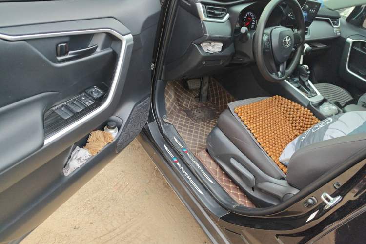 Used Toyota Wildlander 2023 2.0L CVT Two-Wheel Drive Leading Edition Driver Seat
