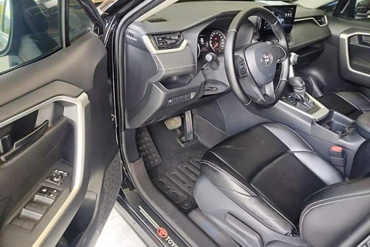 Used Toyota Wildlander 2023 2.0L CVT Two-Wheel Drive Leading Edition Driver Seat