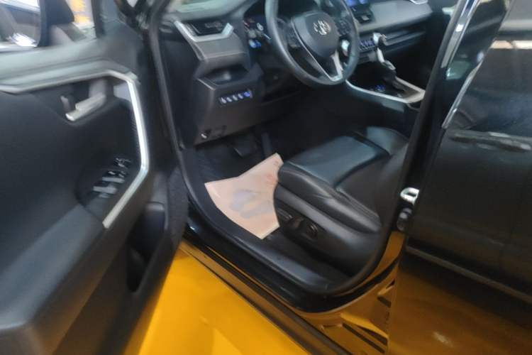 Used Toyota Wildlander 2023 Dual-Motor 2.5L E-CVT Two-Wheel Drive Luxury PLUS Edition Driver Seat