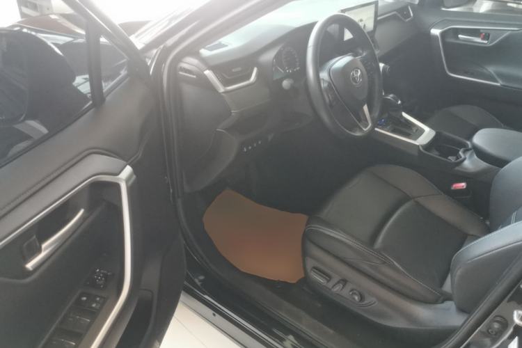 Used Toyota Wildlander 2023 2.0L CVT Two-Wheel Drive Luxury PLUS Edition Driver Seat