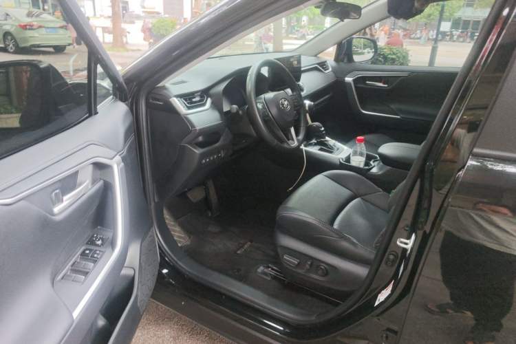 Used Toyota Wildlander 2023 2.0L CVT Two-Wheel Drive Luxury PLUS Edition Driver Seat