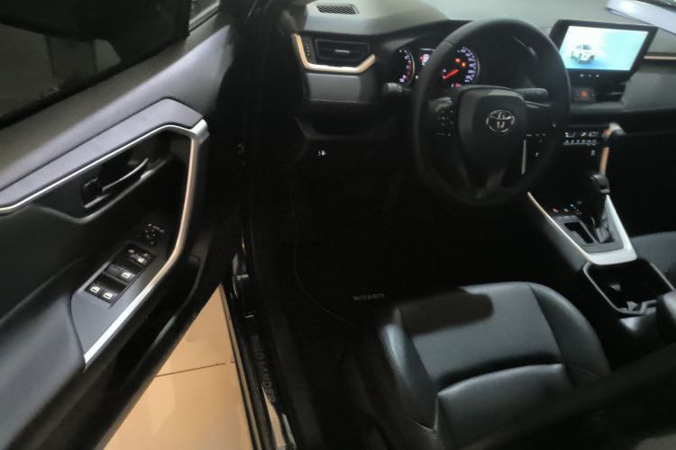 Used Toyota Wildlander 2023 2.0L CVT Two-Wheel Drive Leading Edition Driver Seat