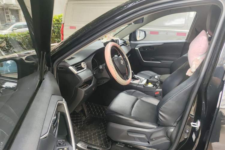 Used Toyota Wildlander 2023 2.0L CVT Two-Wheel Drive Leading Edition Driver Seat