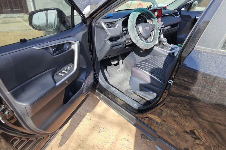 Used Toyota Wildlander 2023 2.0L CVT Two-Wheel Drive Leading Edition Driver Seat