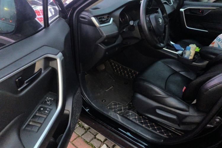Used Toyota Wildlander 2023 2.0L CVT Two-Wheel Drive Leading Edition Driver Seat