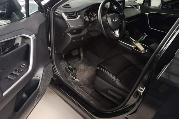 Used Toyota Wildlander 2023 2.0L CVT Two-Wheel Drive Leading Edition Driver Seat
