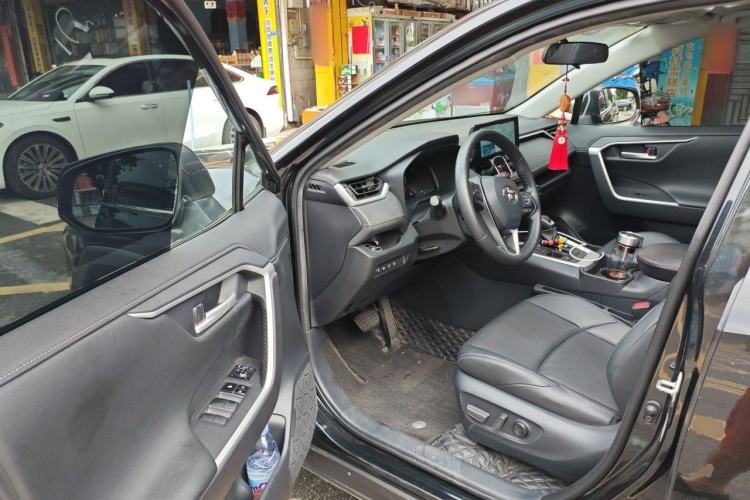Used Toyota Wildlander 2023 2.0L CVT Two-Wheel Drive Luxury PLUS Edition Driver Seat