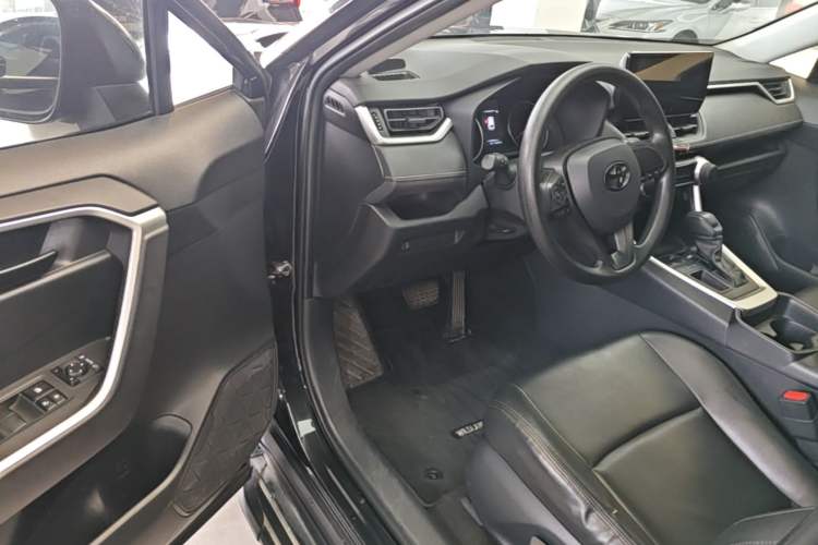 Used Toyota Wildlander 2023 2.0L CVT Two-Wheel Drive Leading Edition Driver Seat