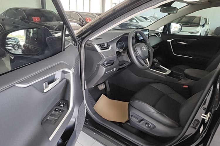 Used Toyota Wildlander 2023 2.0L CVT Two-Wheel Drive Luxury PLUS Edition Driver Seat