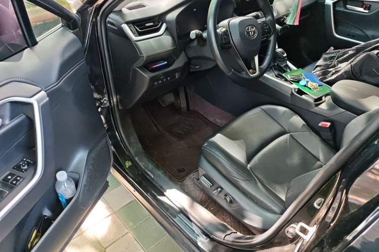 Used Toyota Wildlander 2023 2.0L CVT Two-Wheel Drive Luxury PLUS Edition Driver Seat