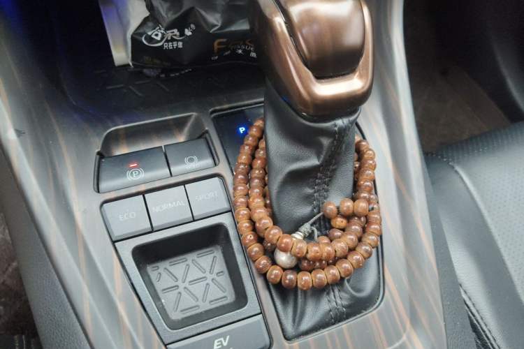Used Toyota Wildlander 2023 Dual-Motor 2.5L E-CVT Two-Wheel Drive Luxury PLUS Edition Gear Lever