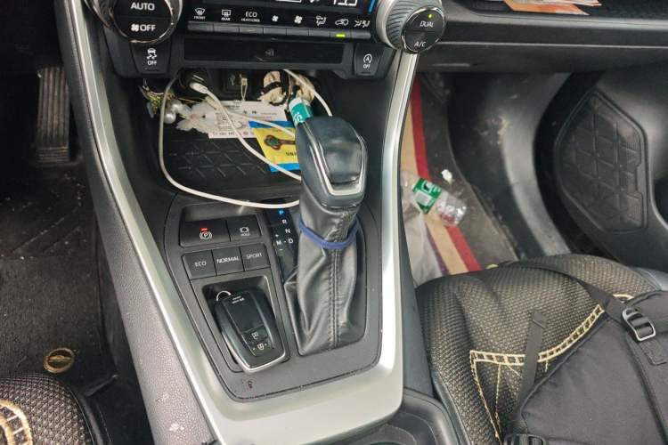 Used Toyota Wildlander 2023 2.0L CVT Two-Wheel Drive Luxury PLUS Edition Gear Lever