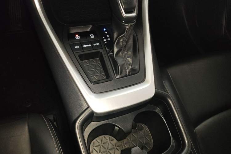 Used Toyota Wildlander 2023 2.0L CVT Two-Wheel Drive Luxury PLUS Edition Gear Lever
