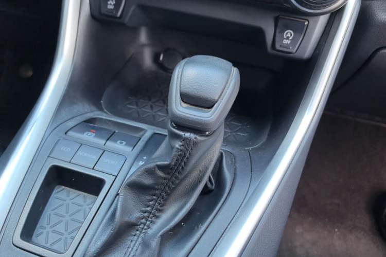 Used Toyota Wildlander 2023 2.0L CVT Two-Wheel Drive Leading Edition Gear Lever