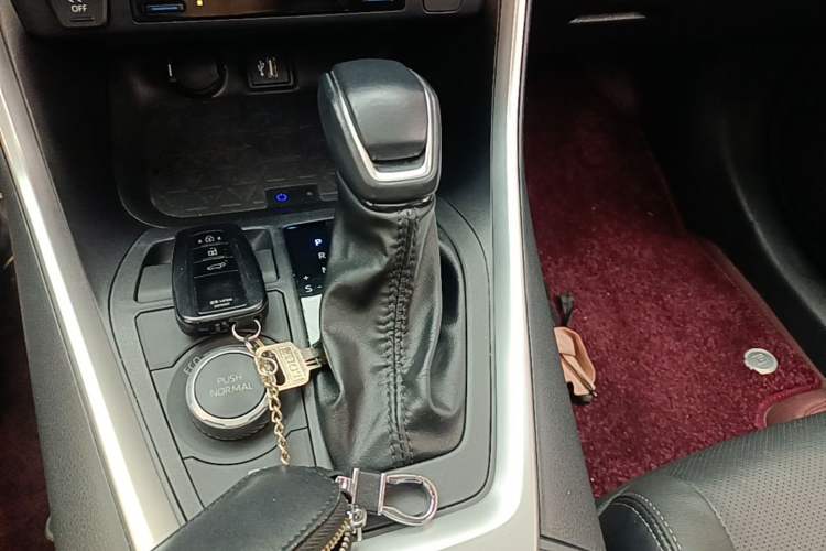 Used Toyota Wildlander 2023 Dual-Motor 2.5L E-CVT Two-Wheel Drive Prestige Edition Gear Lever