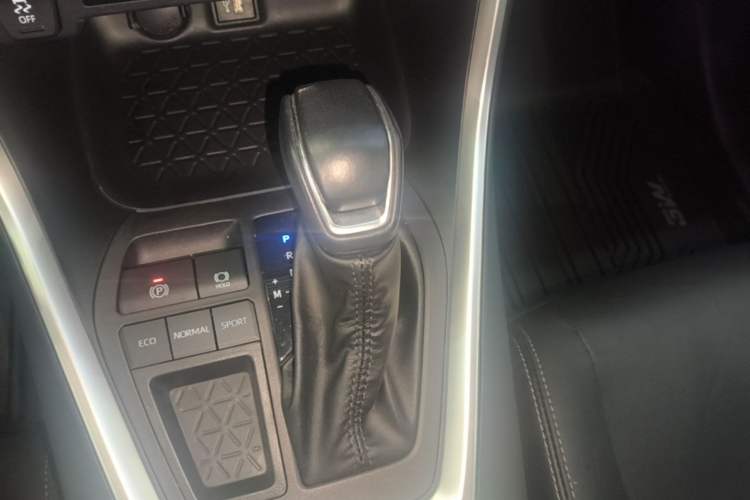 Used Toyota Wildlander 2023 2.0L CVT Two-Wheel Drive Luxury PLUS Edition Gear Lever