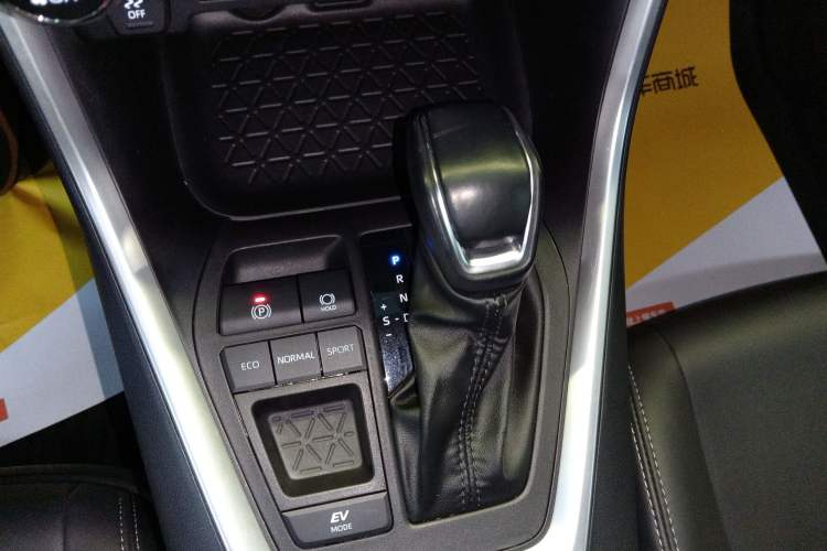 Used Toyota Wildlander 2023 Dual-Engine 2.5L E-CVT Two-Wheel Drive Urban Edition Gear Lever