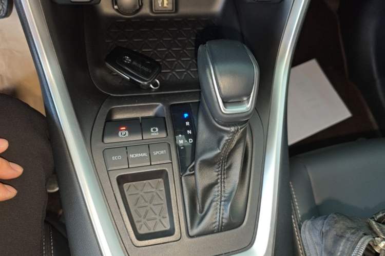 Used Toyota Wildlander 2023 2.0L CVT Two-Wheel Drive Urban Edition Gear Lever