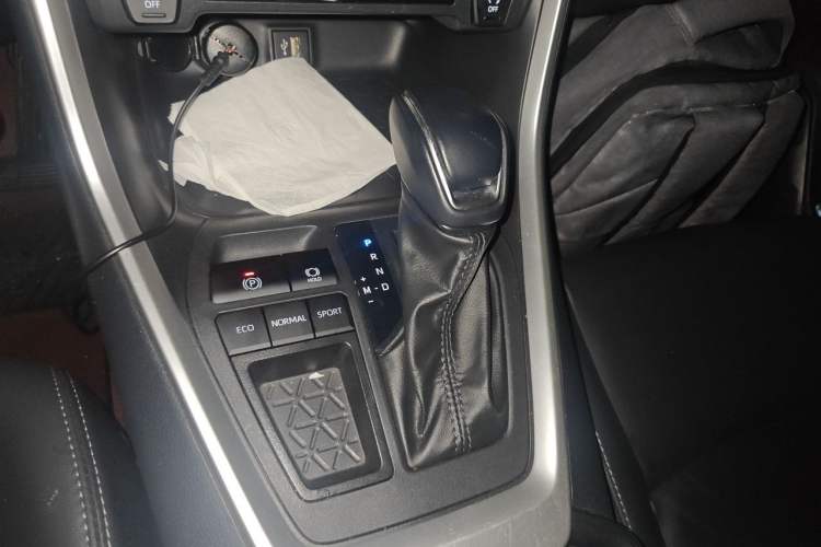 Used Toyota Wildlander 2023 2.0L CVT Two-Wheel Drive Luxury PLUS Edition Gear Lever