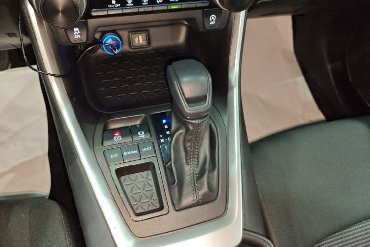 Used Toyota Wildlander 2023 2.0L CVT Two-Wheel Drive Leading Edition Gear Lever