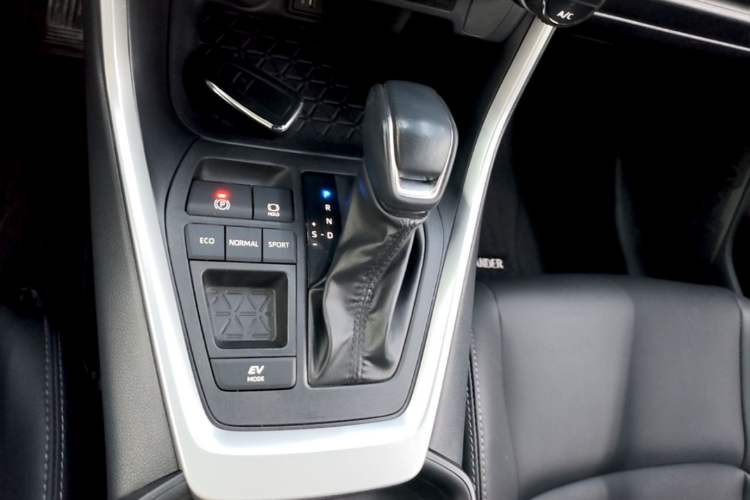 Used Toyota Wildlander 2023 Dual-Motor 2.5L E-CVT Two-Wheel Drive Luxury PLUS Edition Gear Lever