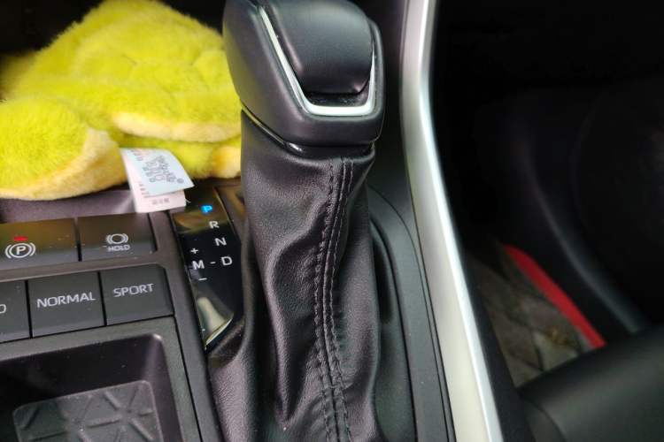 Used Toyota Wildlander 2023 2.0L CVT Two-Wheel Drive Luxury PLUS Edition Gear Lever