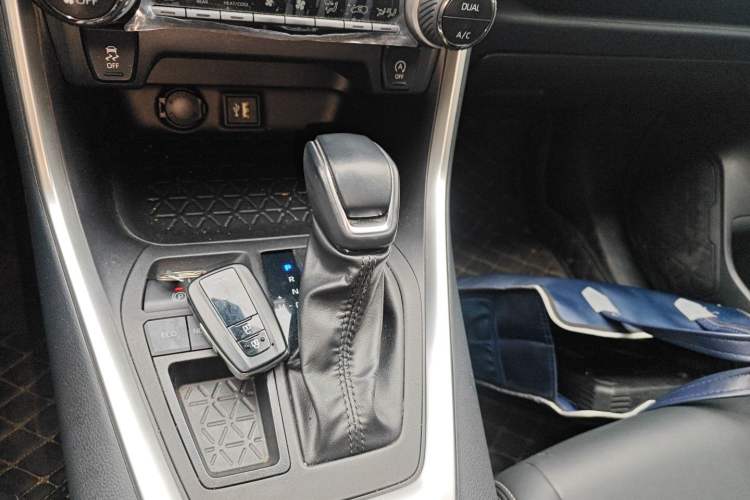 Used Toyota Wildlander 2023 2.0L CVT Two-Wheel Drive Urban Edition Gear Lever
