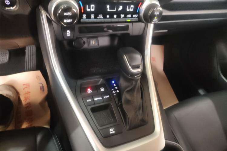 Used Toyota Wildlander 2023 Dual-Motor 2.5L E-CVT Two-Wheel Drive Luxury PLUS Edition Gear Lever