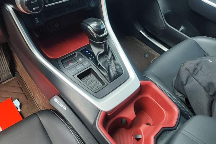 Used Toyota Wildlander 2023 2.0L CVT Two-Wheel Drive Luxury PLUS Edition Gear Lever