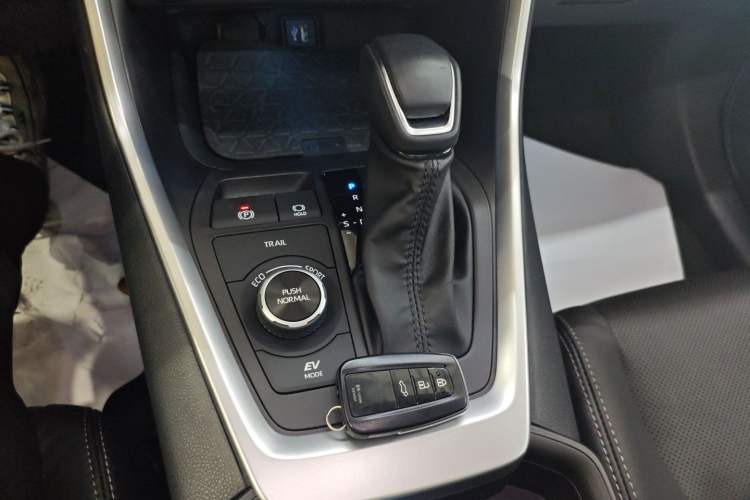 Used Toyota Wildlander 2023 Dual-Motor 2.5L E-CVT Four-Wheel Drive Prestige Edition Gear Lever