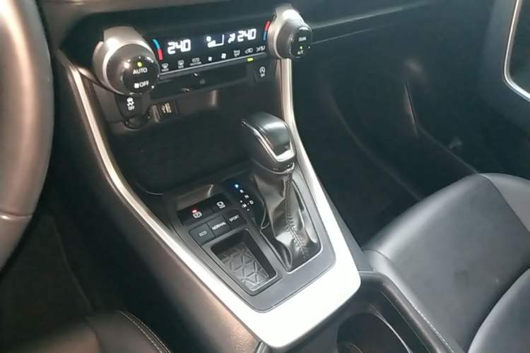 Used Toyota Wildlander 2023 2.0L CVT Two-Wheel Drive Luxury PLUS Edition Gear Lever