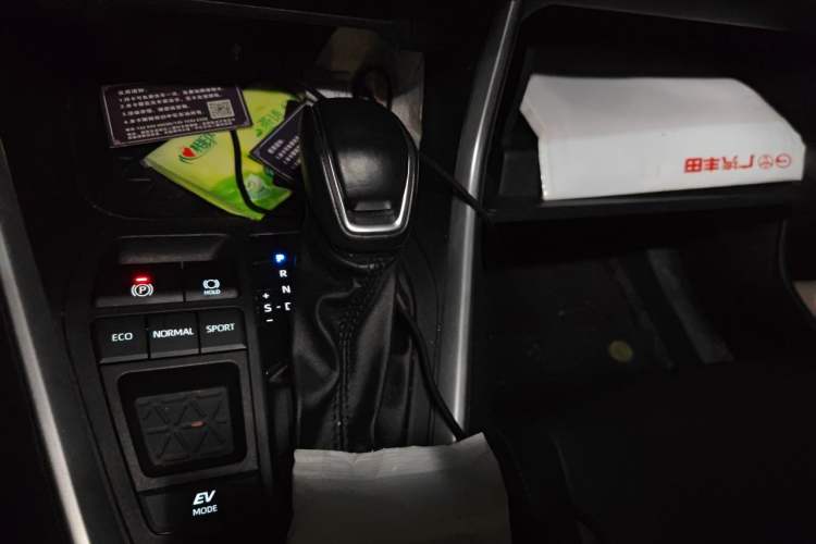 Used Toyota Wildlander 2023 Dual-Motor 2.5L E-CVT Two-Wheel Drive Luxury PLUS Edition Gear Lever