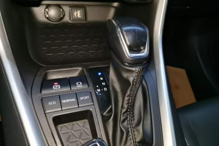 Used Toyota Wildlander 2023 2.0L CVT Two-Wheel Drive Luxury PLUS Edition Gear Lever