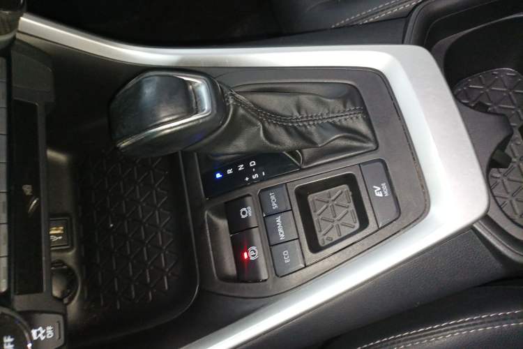 Used Toyota Wildlander 2023 Dual-Motor 2.5L E-CVT Two-Wheel Drive Luxury PLUS Edition Gear Lever