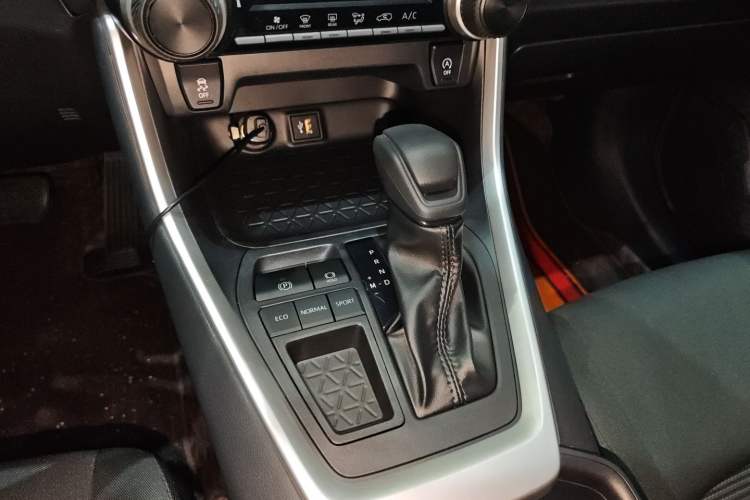 Used Toyota Wildlander 2023 2.0L CVT Two-Wheel Drive Leading Edition Gear Lever