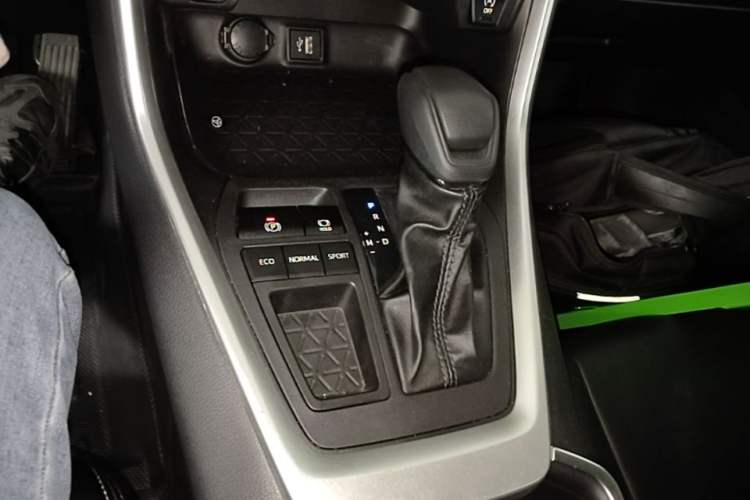 Used Toyota Wildlander 2023 2.0L CVT Two-Wheel Drive Leading Edition Gear Lever