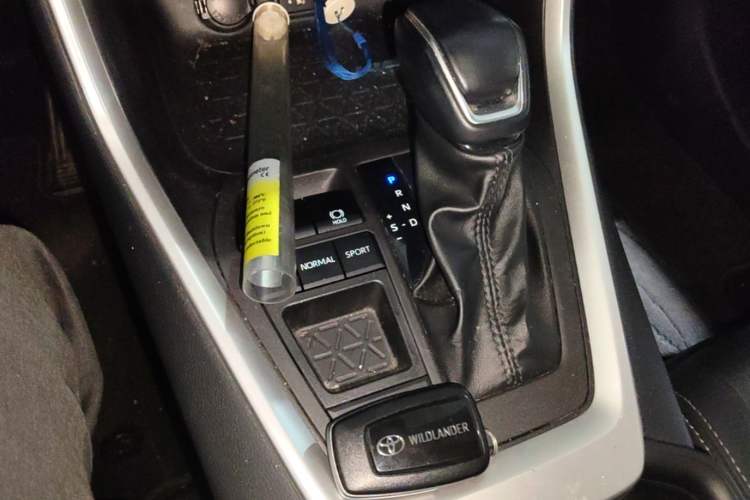 Used Toyota Wildlander 2023 Dual-Motor 2.5L E-CVT Two-Wheel Drive Luxury PLUS Edition Gear Lever