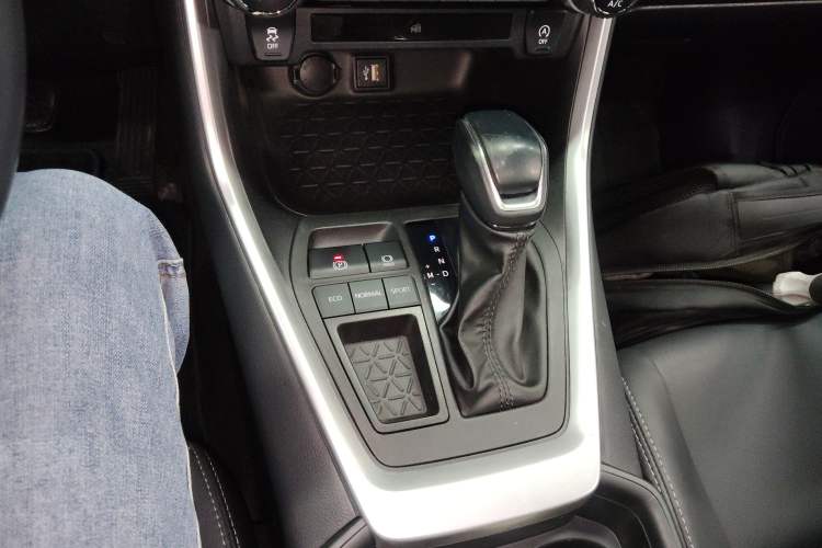 Used Toyota Wildlander 2023 2.0L CVT Two-Wheel Drive Luxury PLUS Edition Gear Lever
