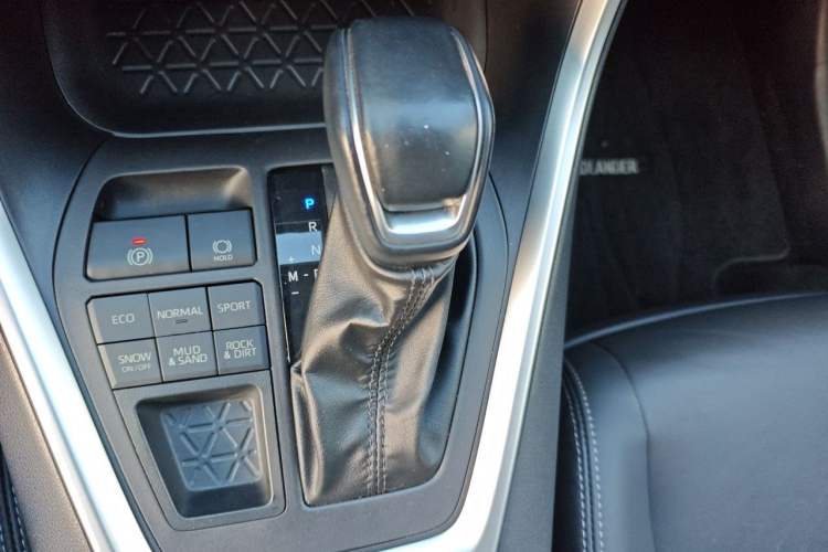 Used Toyota Wildlander 2023 2.0L CVT Four-Wheel Drive Luxury PLUS Edition Gear Lever