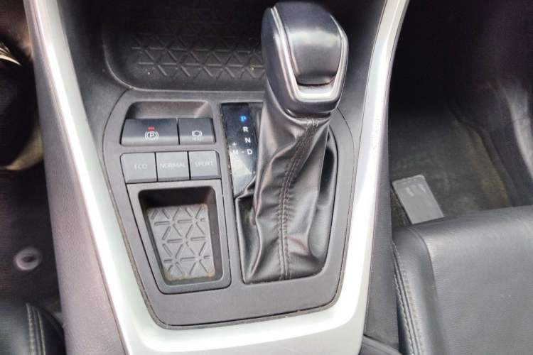 Used Toyota Wildlander 2023 2.0L CVT Two-Wheel Drive Luxury PLUS Edition Gear Lever