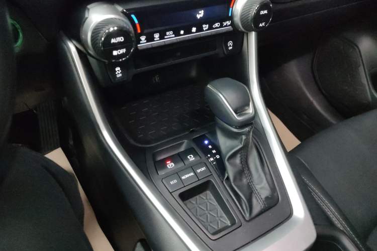 Used Toyota Wildlander 2023 2.0L CVT Two-Wheel Drive Luxury PLUS Edition Gear Lever